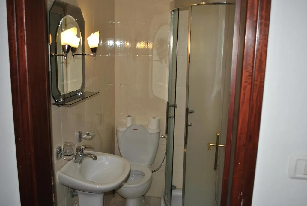 Hotel Bleta Gjirokastër 3*,