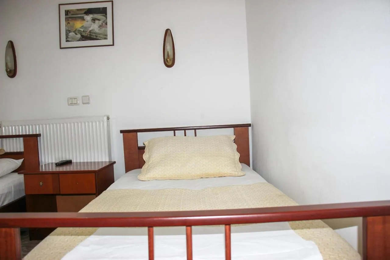 Hotel Bleta Gjirokastër 3*,